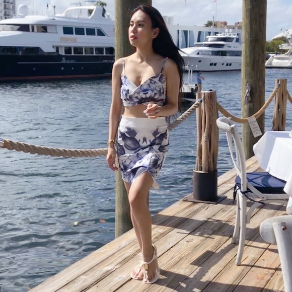 Floral set - Picture 3 of 3